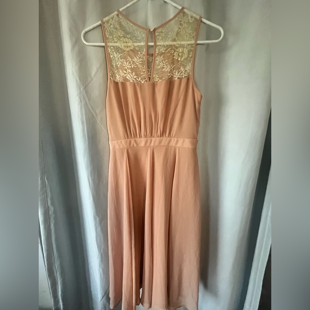 Elegant Peach Lace-Trimmed Dress - Picture 3 of 4
